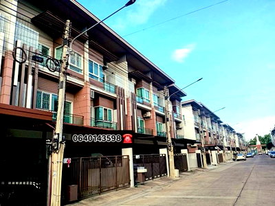 Townhouses for sale Nakhon Ratchasima : Ready-to-move-in townhome in Korat, city location, next to the main road.