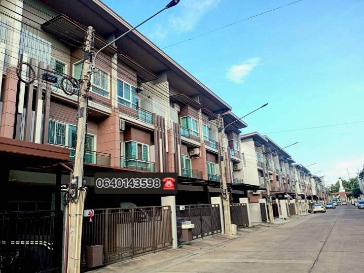 รูป ทาวน์โฮมพร้อมอยู่ โคราช ทำเลเมือง ติดถนนใหญ่ - รูปที่ 1/14