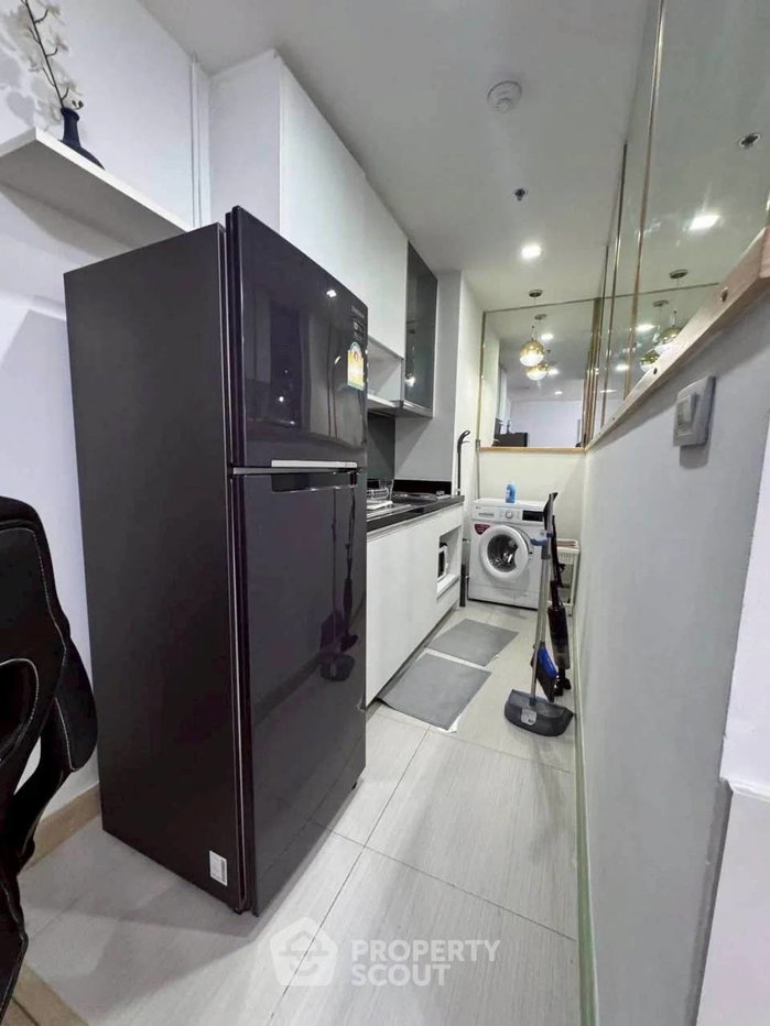 picture 1-BR Condo at Sky Walk Residences near BTS Phra Khanong (ID 3008548) - 2/5