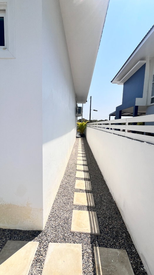 picture Modern Single-Storey House for Sale in a Peaceful Natural Setting - 18/19