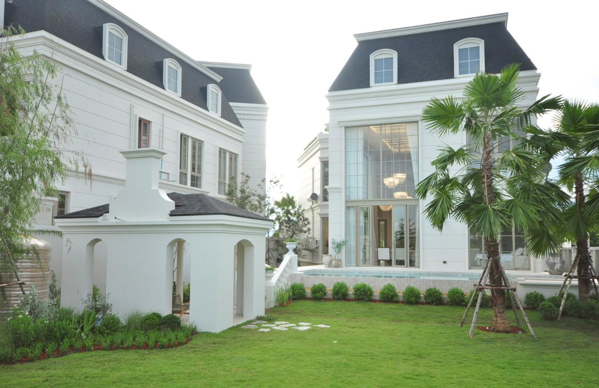 picture Luxury 3-Storey Pool Villa with Private Swimming Pool for Sale - 36/37