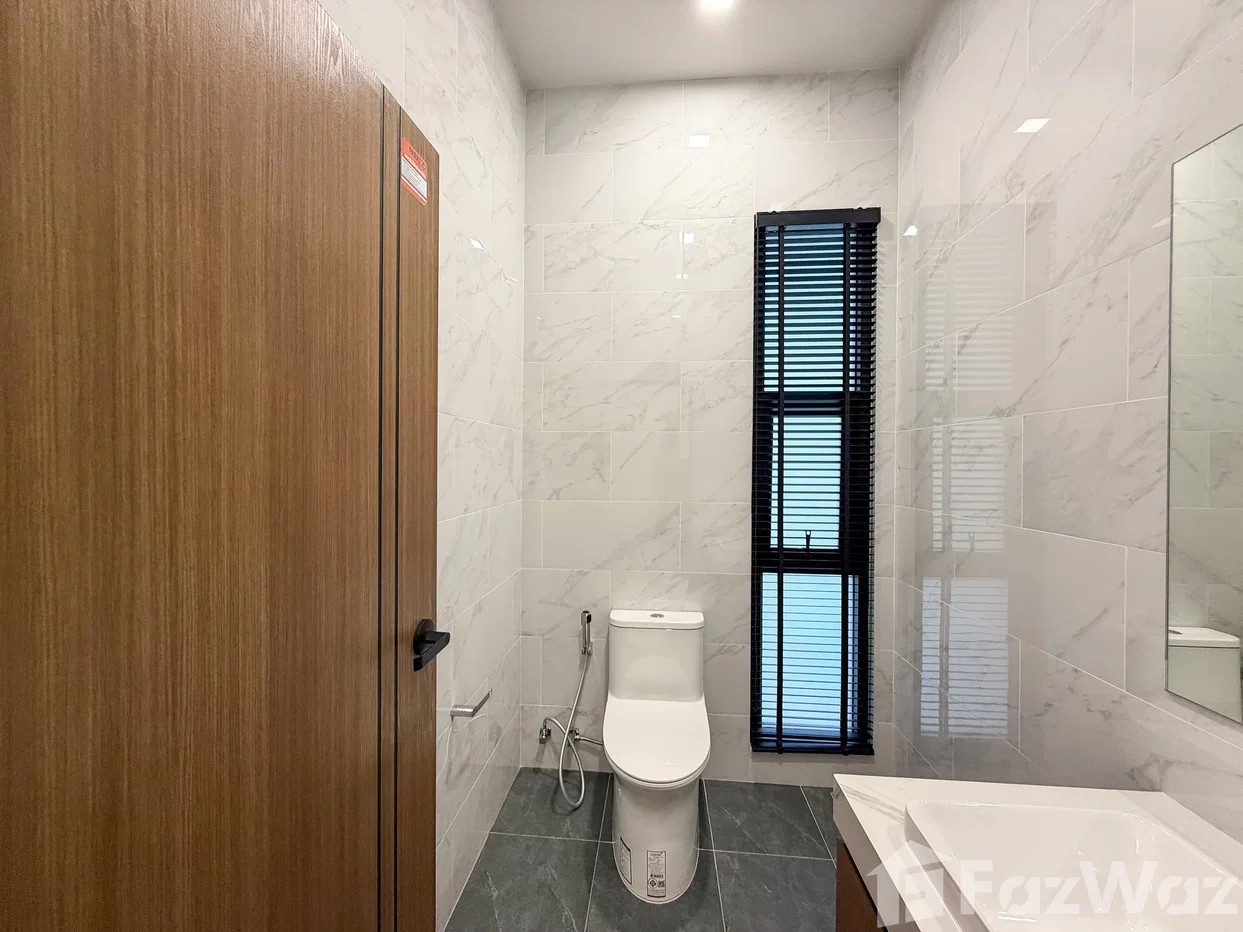 รูป A fully renovated, modern-style corner twin villa with pool 6484215 - รูปที่ 11/30