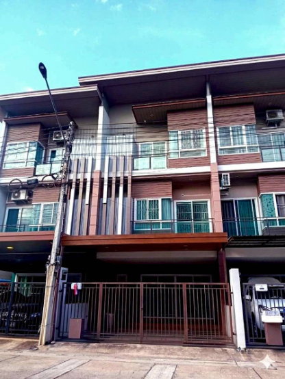 รูป ทาวน์โฮมพร้อมอยู่ โคราช ทำเลเมือง ติดถนนใหญ่ - รูปที่ 2/14