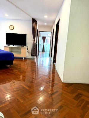 Condos for rent : Pet-Friendly 3-BR 95 Sqm Condo At Wittayu Complex Near BTS Phloen Chit (ID 2704797)