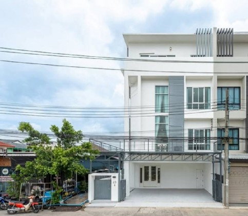 รูป ให้เช่าทาวน์โฮม / Home Office 4 ชั้น ลาดพร้าววังหิน / ซอยลาดพร้าววังหิน 78 / แอร์ 6 เครื่อง /อยู่อาศัย หรือ Home Office จดบริษัทได้ - รูปที่ 1/9