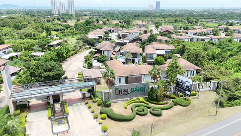 Premium detached houses for sale in Nakara Sap Bangsaen project, near Burapha University.