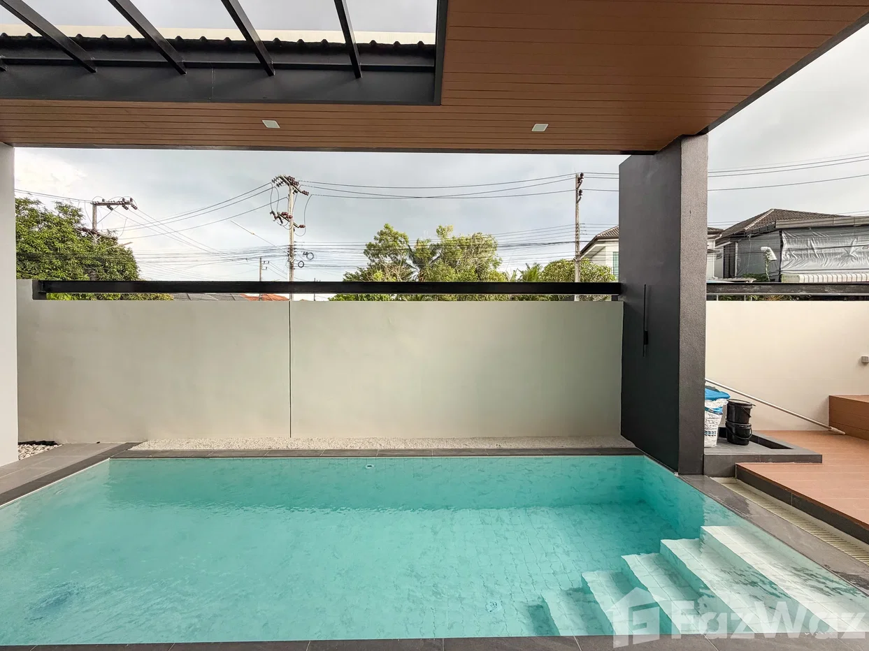 รูป A fully renovated, modern-style corner twin villa with pool 6484215 - รูปที่ 10/30