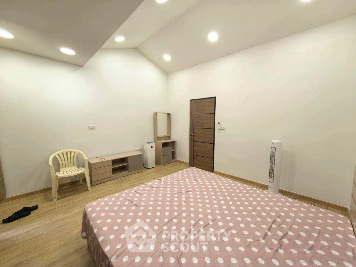 picture 3-BR Townhouse near BTS Punnawithi (ID 3016886) - 4/11