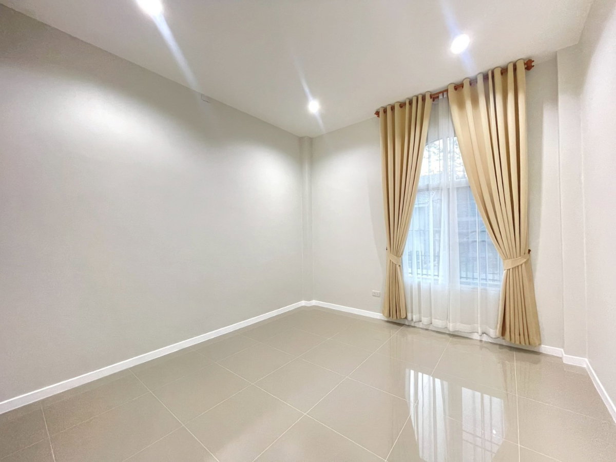 picture Modern Single-Storey House for Sale Near Maejo University - 11/15