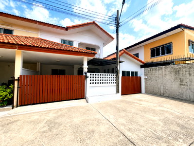 บ้านแฝด แจส กรีน วิลเลจ คู้บอน : [ขาย] บ้านหลังมุม รีโนเวทใหม่ ม.เอกกวิน ติดถนนเลียบคลองสอง 243.5 ตร.ม. ใกล้ห้างแฟชั่น ใกล้รถไฟฟ้าสายสีชมพู มีพื้นที่ต่อเติมเอนกประสงค์ขนาดใหญ่