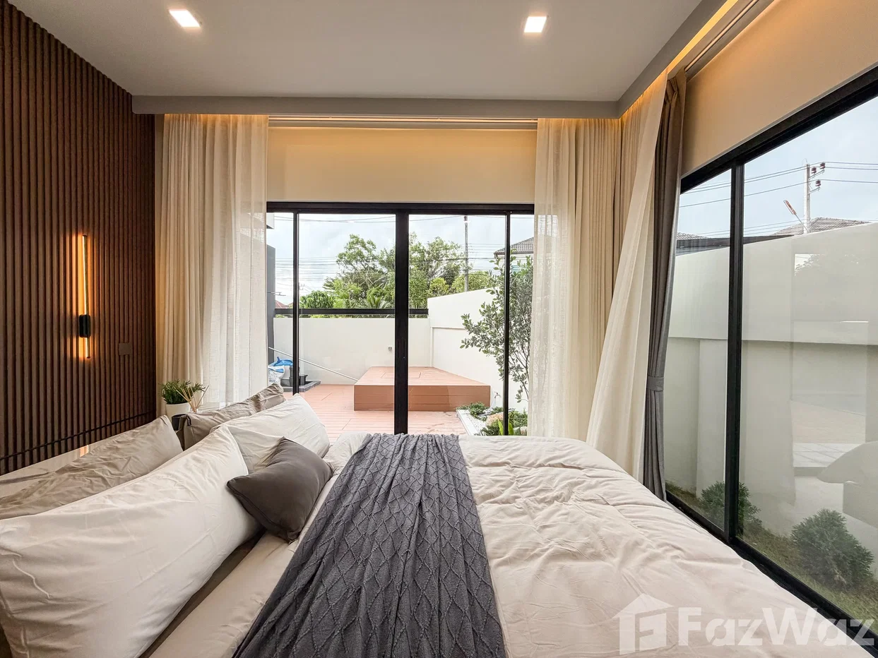 รูป A fully renovated, modern-style corner twin villa with pool 6484215 - รูปที่ 15/30