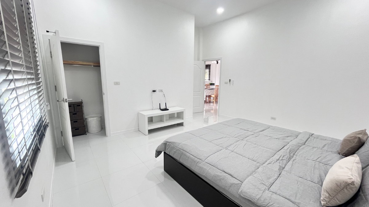 picture Modern Single-Storey House for Sale in a Peaceful Natural Setting - 9/19