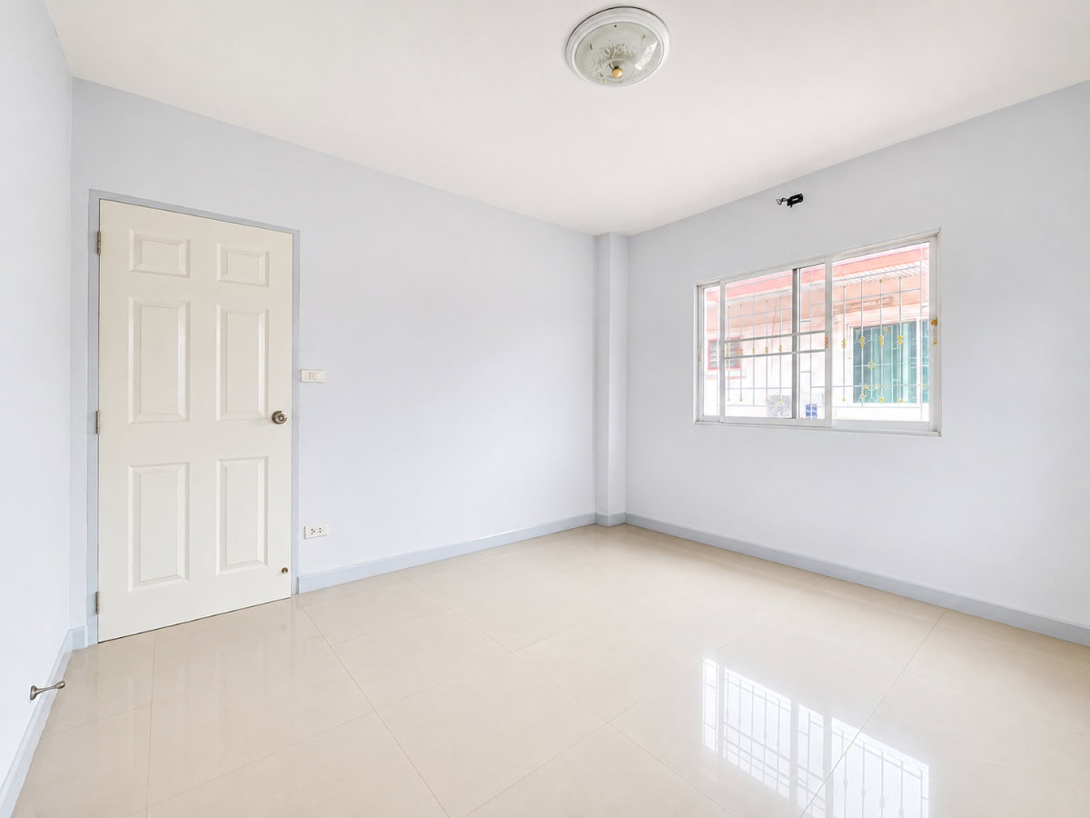รูป [ขาย] บ้านหลังมุม รีโนเวทใหม่ ม.เอกกวิน ติดถนนเลียบคลองสอง 243.5 ตร.ม. ใกล้ห้างแฟชั่น ใกล้รถไฟฟ้าสายสีชมพู มีพื้นที่ต่อเติมเอนกประสงค์ขนาดใหญ่ - รูปที่ 6/17