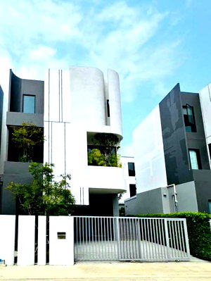 เช่าบ้านแฝด กรุงเทพมหานคร : ใหม่เอี่ยม! [ให้เช่า]  Altitude Forest Onnut ลาดกระบัง 1ก/7  บ้านแฝด 3 ชั้น พร้อมสระว่ายน้ำส่วนตัว ตรงข้ามโรบินสันลาดกระบัง