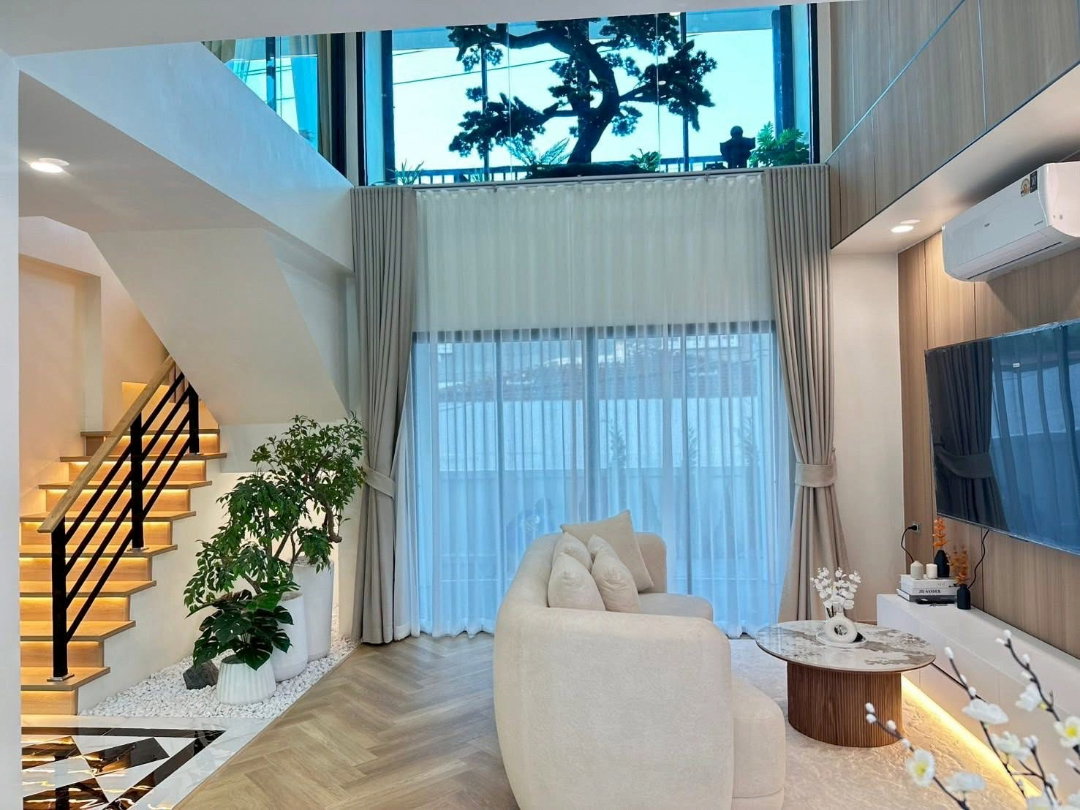 รูป 🏡 ขายบ้านเดี่ยวหลังมุม สไตล์ Classic Luxury ทำเลทองย่านนวมินทร์ ราคาเพียง 10.50 MB พร้อมข้อเสนอพิเศษและบริการสินเชื่อฟรี! - รูปที่ 11/20