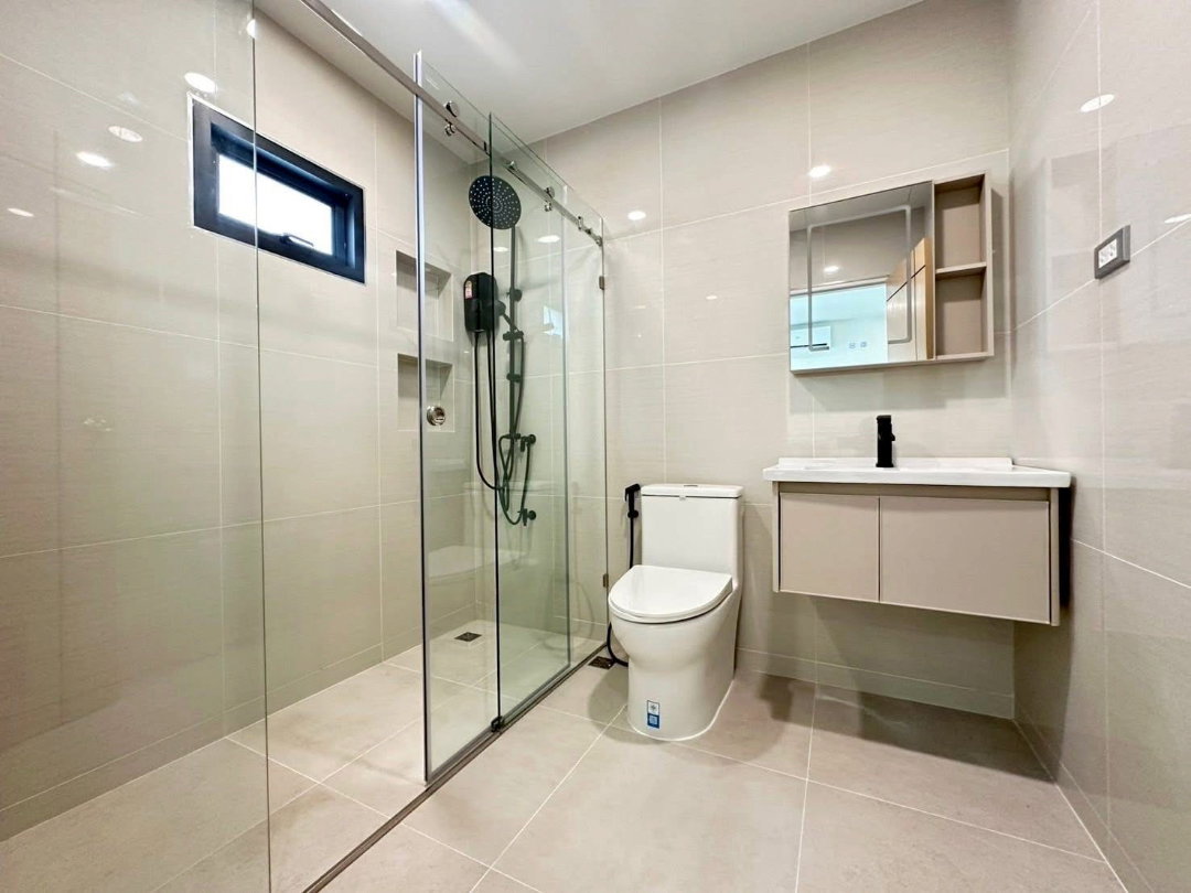 รูป 🏡 ขายบ้านเดี่ยวหลังมุม สไตล์ Classic Luxury ทำเลทองย่านนวมินทร์ ราคาเพียง 10.50 MB พร้อมข้อเสนอพิเศษและบริการสินเชื่อฟรี! - รูปที่ 18/20