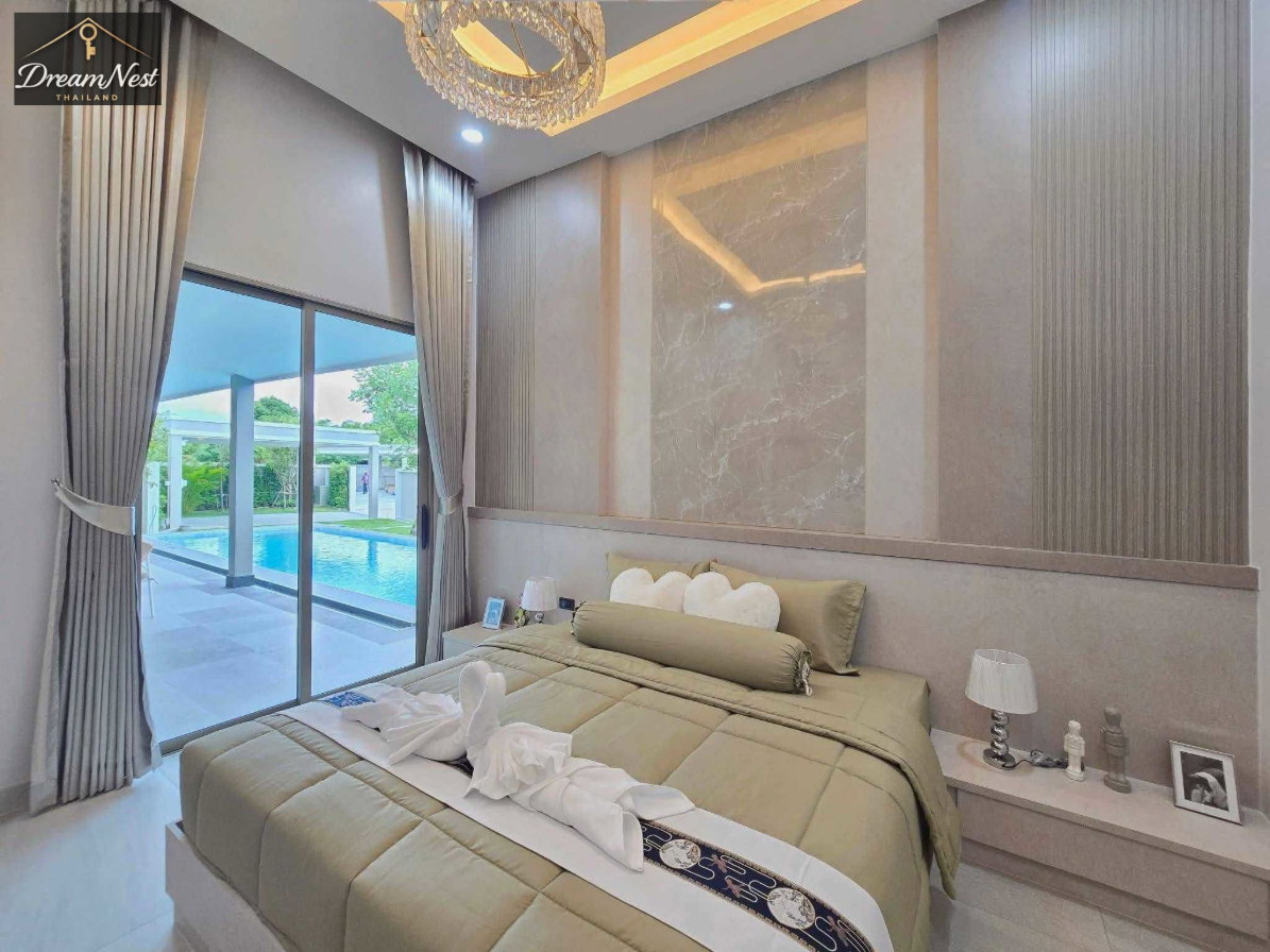 picture Modern luxury pool villas set on generous land plots ranging - 4/20