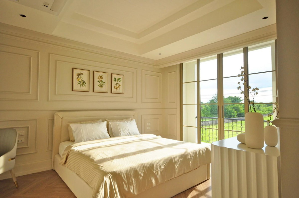 picture Luxury 3-Storey Pool Villa with Private Swimming Pool for Sale - 20/37
