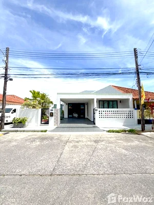 Houses for sale Muang Phuket Phuket : 3-bedroom house with rooftop terrace 6483325