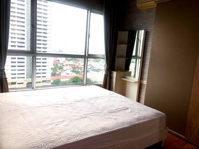 Condos for rent Silom Road : High floor nice view Life Sathorn for rent 