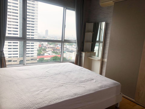 High floor nice view Life Sathorn for rent