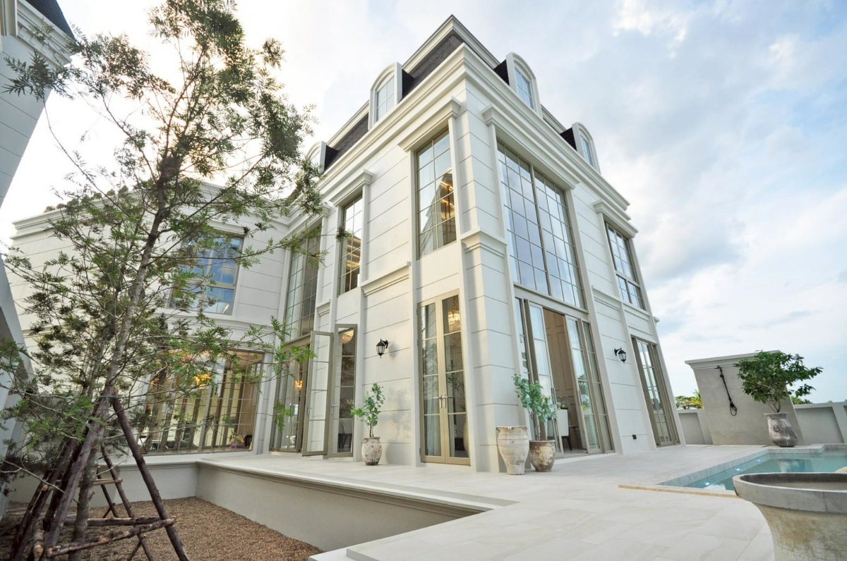 Luxury Pool Villa 3 ชั้น ขายบ้านหรูสไตล์โมเดิร์น พร้อมสระว่ายน้ำส่วนตัว  ทำเลโรงเรียนนานาชาติลานนา #CHD101692 