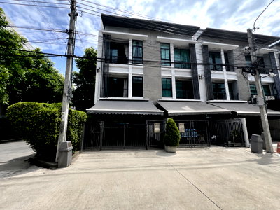 เช่าทาวน์โฮม กรุงเทพมหานคร : ให้เช่า Townhome 3 ชั้น บ้านกลางเมือง พระราม 9 – รามคำแหง. พร้อมอยู่ เฟอร์นิเจอร์ครบ ใกล้ MRT มหาวิทยาลัยรามคำแหง เดินทางสะดวกทุกเส้นทาง