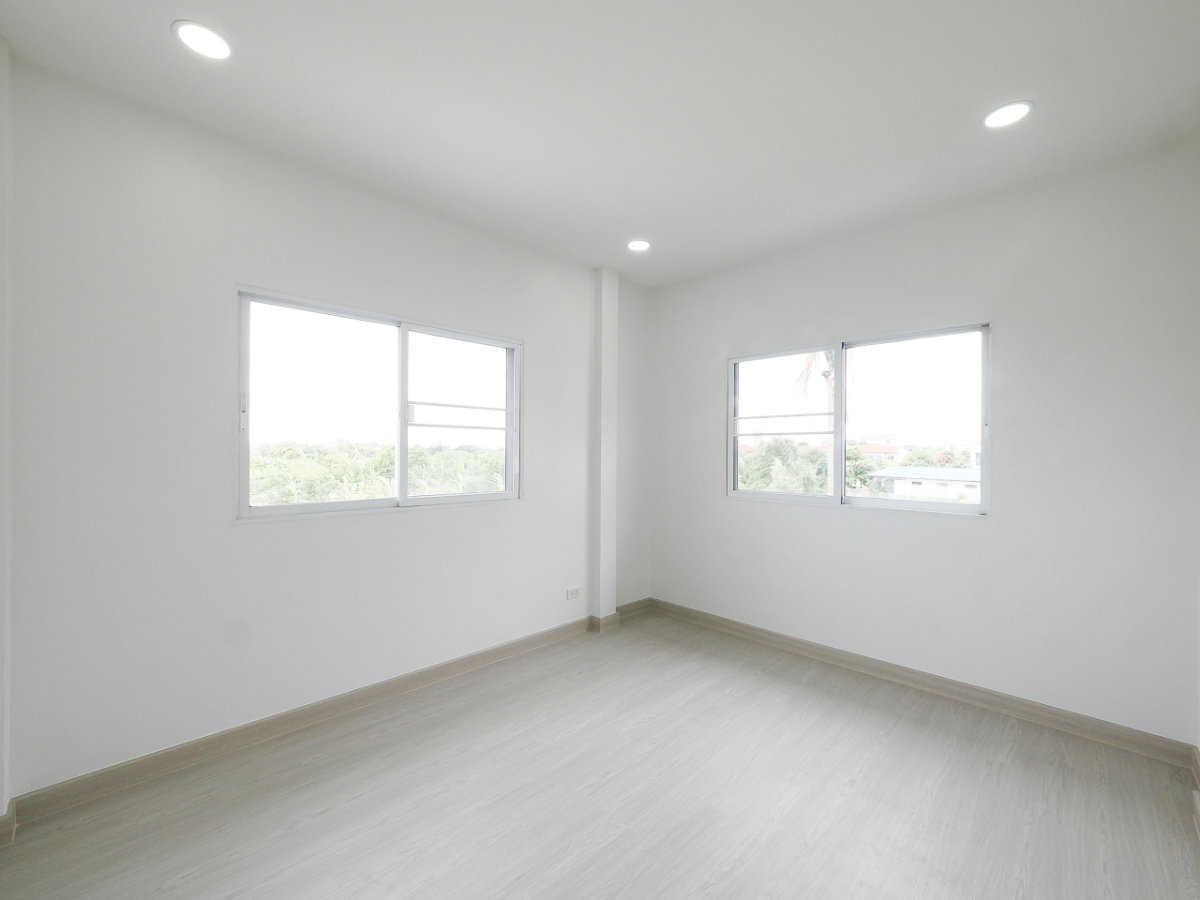 รูป  บ้านรีโนเวทใหม่  บ้านเดี่ยว 2 ชั้น ม.กรีนเนอรี่ บาย นิราวิลล์ ขนาด 63.1 ตร.ว. 3ห้องนอน 2ห้องน้ำ 1ห้องครัว 5 ที่จอดรถ หลังหัวมุม [เอกชัย – พระราม2] - รูปที่ 33/57