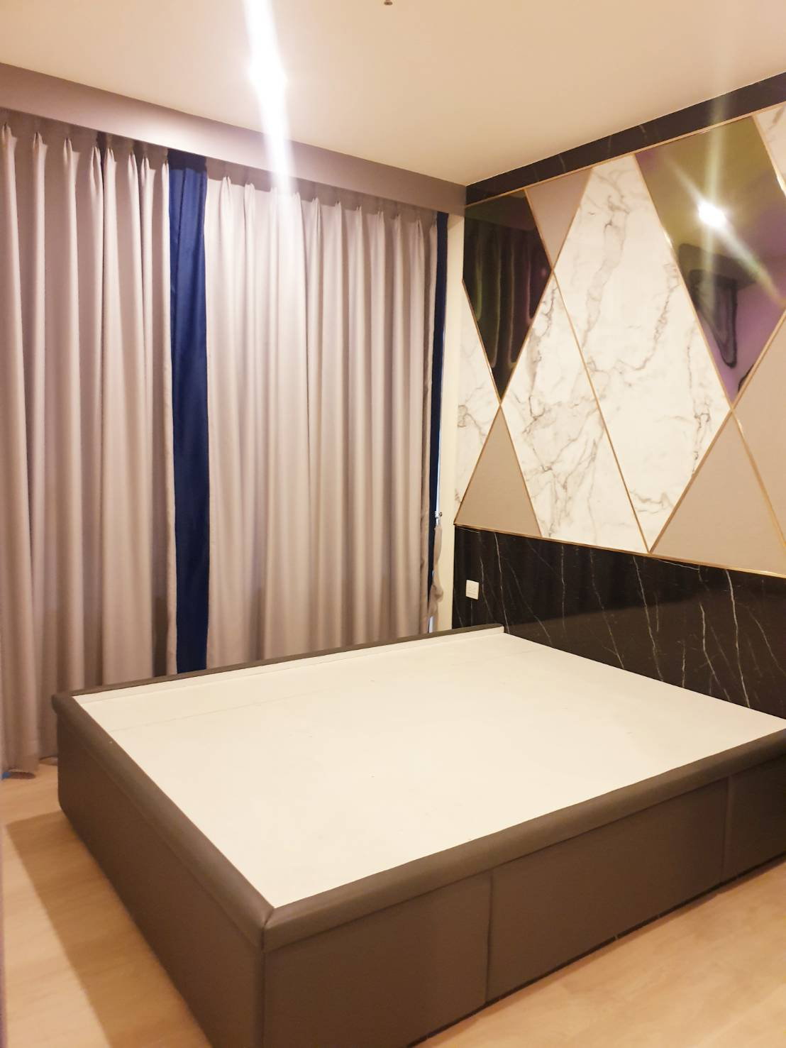 📢 [ให้เช่า] ✨ ไลฟ์ อโศก (Life Asoke) 55 ตร.ม. 2 ห้องนอน 2 ห้องน้ำ ชั้น 20 ทำเลศักยภาพขั้นสุดติด MRT เพชรบุรี และแอร์พอร์ตเรลลิงก์ มักกะสัน 