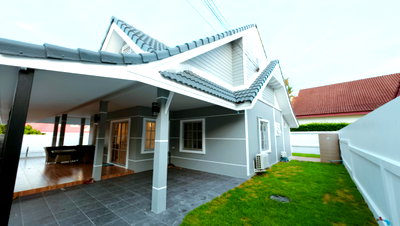 Houses for sale Bang Lamung Chonburi : 3 Bed 4 Bath detached house with Private pool