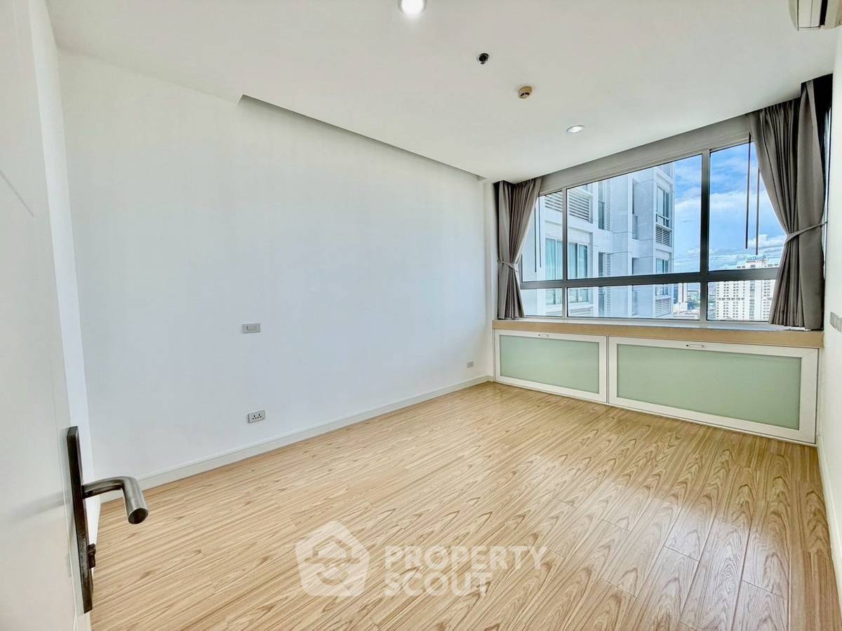 picture 2-BR Condo at T.c. Green Rama 9 near MRT Phra Ram 9 (ID 3020376) - 4/10