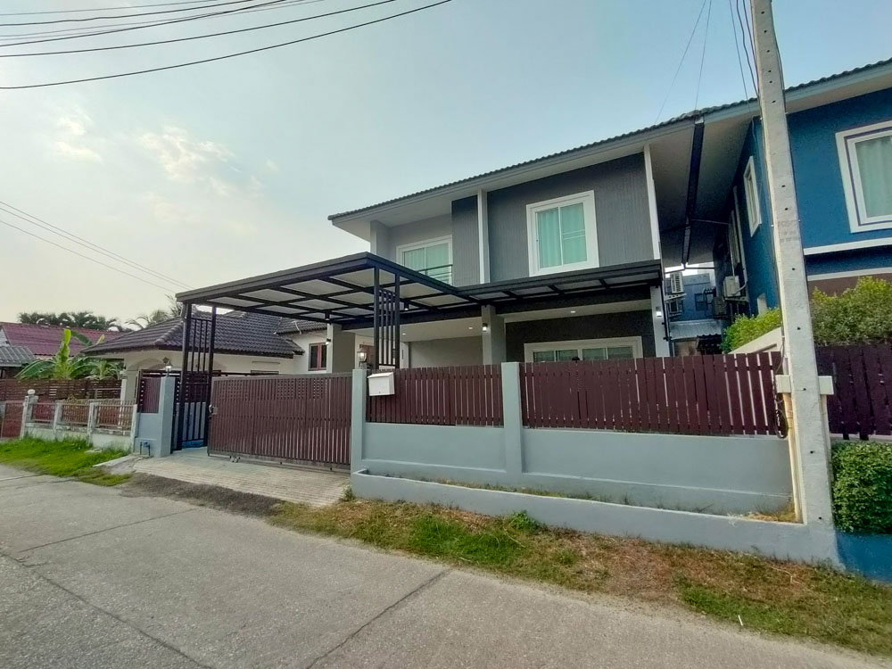 รูป ให้เช่า บ้าน 2 ชั้น พร้อมเฟอร์นิเจอร์และเครื่องใช้ไฟฟ้าครบ | ใกล้ 89 พลาซ่า โรงเรียนวารี และสนามบินเชียงใหม่ - รูปที่ 1/32