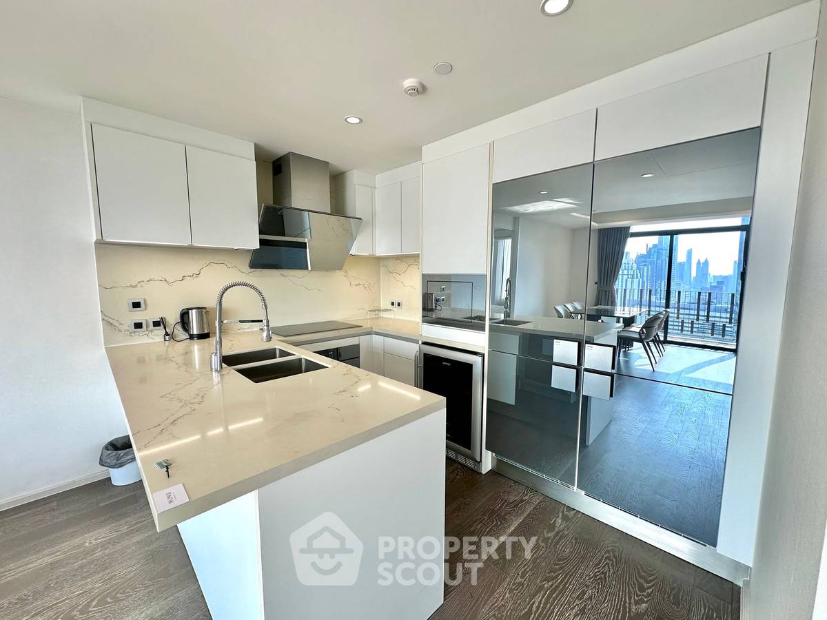 picture 3-BR Condo at Muniq Sukhumvit 23 near MRT Sukhumvit (ID 3015513) - 10/18