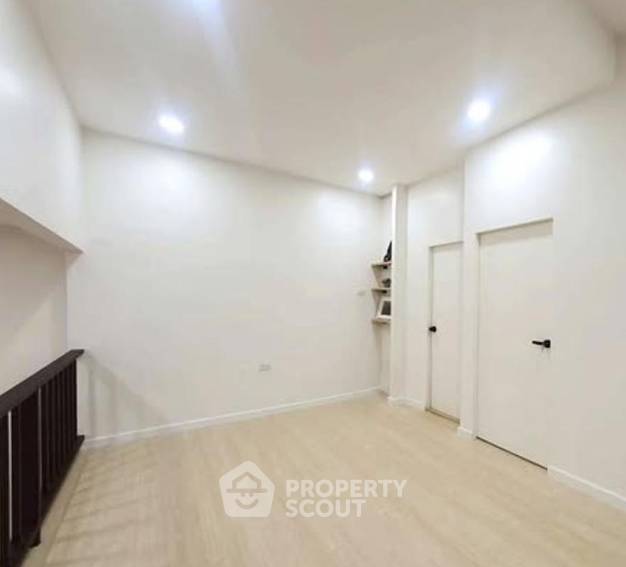 รูป คอนโด 2-ห้องนอน ที่ อีสท์ วูด พาร์ค คอนโดมิเนียม ใน สวนหลวง (ID 2752366) - รูปที่ 2/8