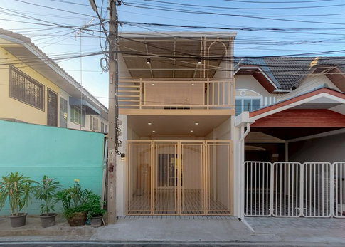 Townhouse for sale : Baan Rom Ngao Mai, Land Area: 17 square wah, 2 Bedrooms 2 Bathrooms