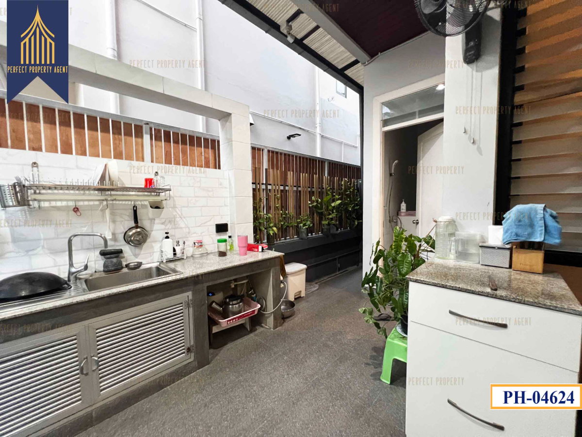 รูป ขายบ้าน 2 หลัง บนเนื้อที่ 200 วา พัฒนาการ 58 ศรีนครินทร์ สระว่ายน้ำ Fully furnished - รูปที่ 18/60