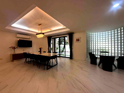 Houses for rent Thonburi Vocational College : LTHC15778 – Luxury Pool Villa for Rent Phra Khanong | Private Pool & Large Garden | 300,000 THB | บ้านเดี่ยวหรูพร้อมสระว่ายน้ำส่วนตัวให้เช่า พระโขนง สวนขนาดใหญ่ พื้นที่กว้างขวาง
