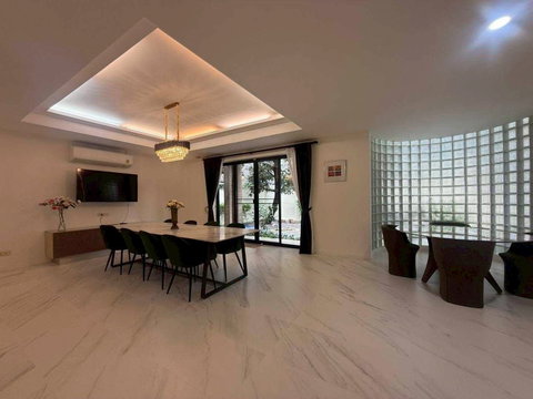 LTHC15778 – Luxury Pool Villa for Rent Phra Khanong | Private Pool & Large Garden | 300,000 THB | บ้านเดี่ยวหรูพร้อมสระว่ายน้ำส่วนตัวให้เช่า พระโขนง สวนขนาดใหญ่ พื้นที่กว้างขวาง