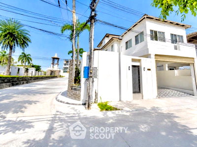 Houses for sale Bang Lamung Chonburi : 4-BR Villa close to East Pattaya (ID 3017591)