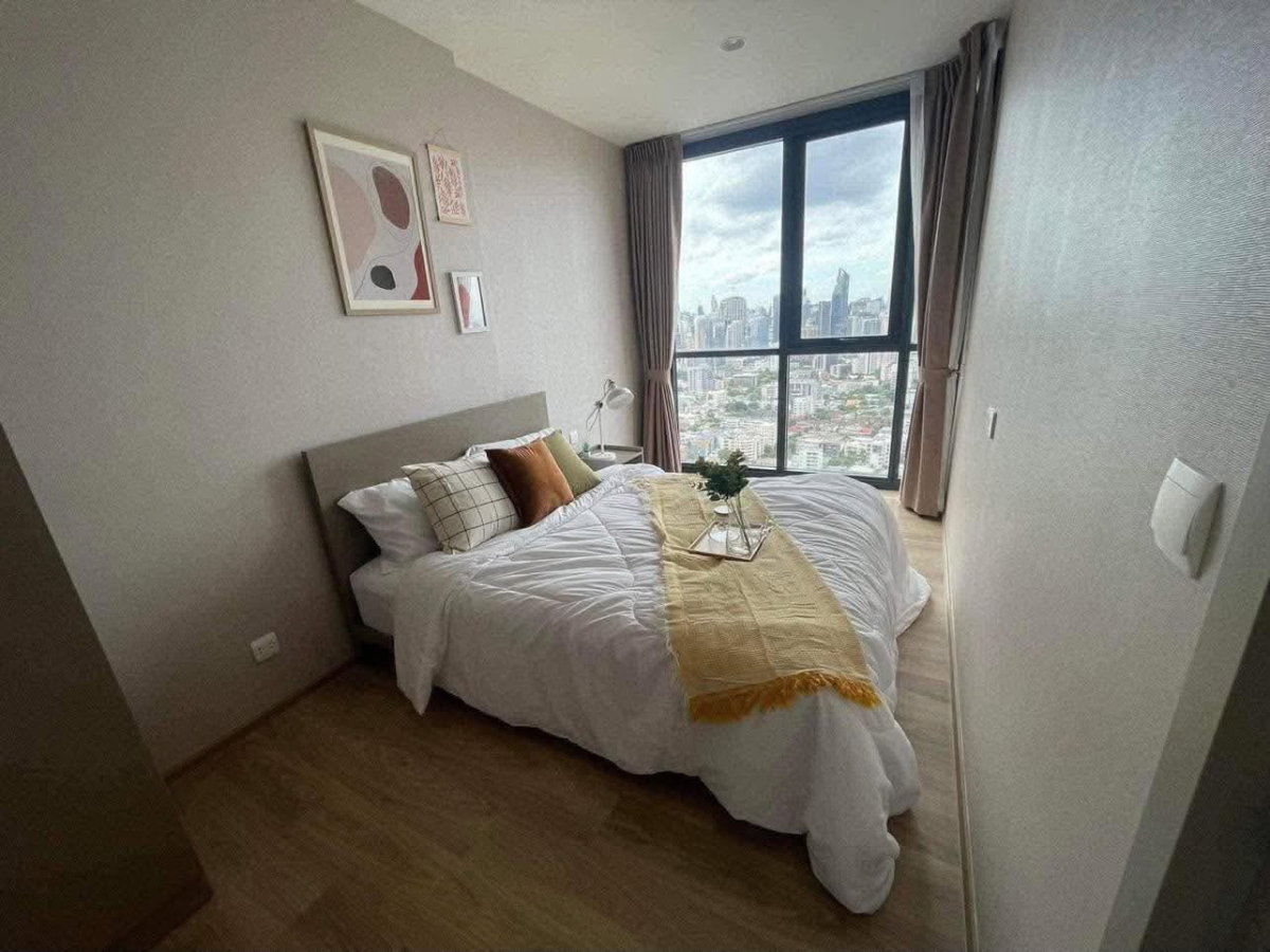 รูป Condo for RENT : Oka Haus Condo  รับสัญญา 6 เดือน   𝐒𝐢𝐳𝐞 :  35 sqm.  1 Bedroom /1 Bathroom/City view  𝐅𝐥𝐨𝐨𝐫 :  42nd  Fully furnished - รูปที่ 4/7