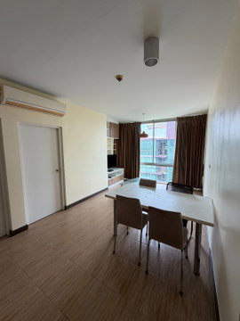 Room for rent (The Iris Condo)