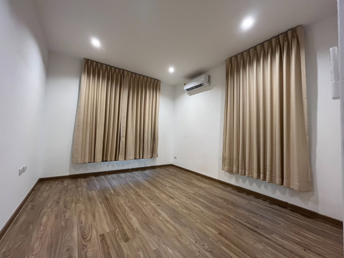 รูป 🏡 Sivarom Park Wongwaen – Pracha Uthit 76 | บ้านเดี่ยว 4 ห้องนอน พื้นที่ 235 ตร.ม. เพียง 35,000 บาท/เดือน! ✨ - รูปที่ 5/28