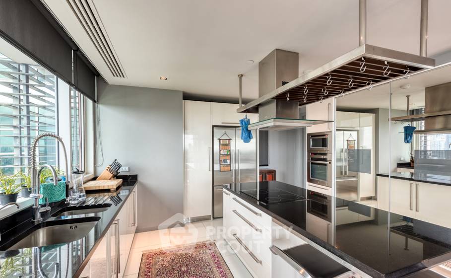 picture 3-BR Condo at Fullerton Sukhumvit near BTS Ekkamai (ID 772351) - 3/26