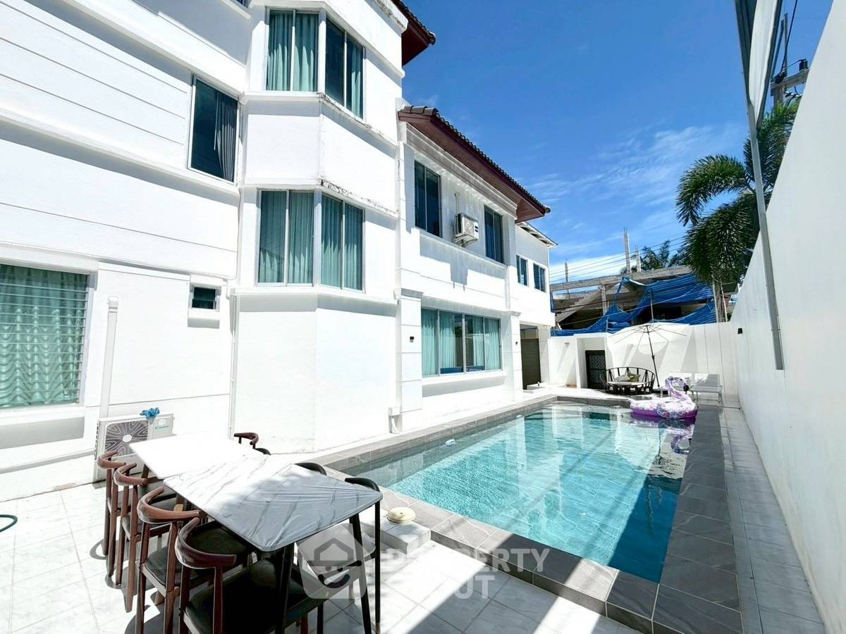 picture 4-BR Villa close to East Pattaya (ID 3017591) - 16/17