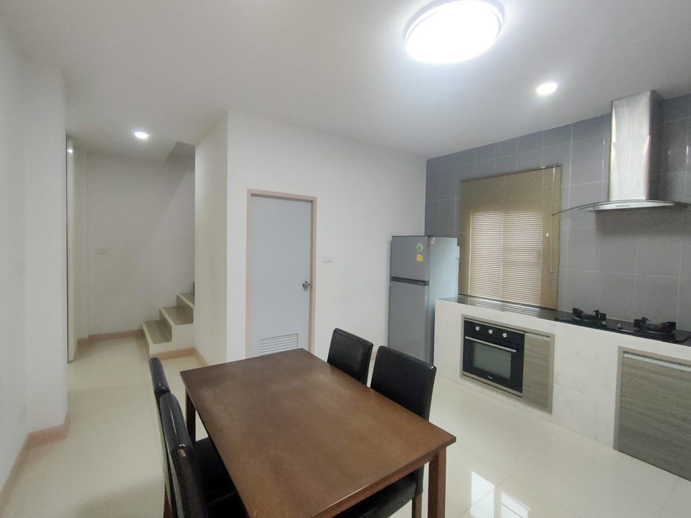 รูป ให้เช่า บ้าน 2 ชั้น พร้อมเฟอร์นิเจอร์และเครื่องใช้ไฟฟ้าครบ | ใกล้ 89 พลาซ่า โรงเรียนวารี และสนามบินเชียงใหม่ - รูปที่ 11/32