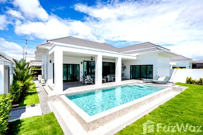 Houses for sale Hua Hin Prachaubkirikhan : Luxury 3-Bedroom Pool Villa for Sale at Botanica Hua Hin 6485982