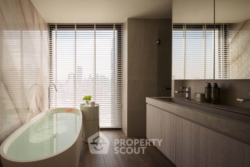 picture 2-BR Condo at The Lofts Silom near BTS Surasak (ID 3018673) - 6/13