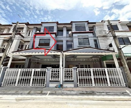 ให้เช่าทาวน์โฮม 3 ชั้น ซอยรามอินทรา 34 / Renovate ใหม่ / แอร์ 4 เครื่อง / ไม่มีเฟอร์นิเจอร์ / อยู่อาศัย หรือ Home Office