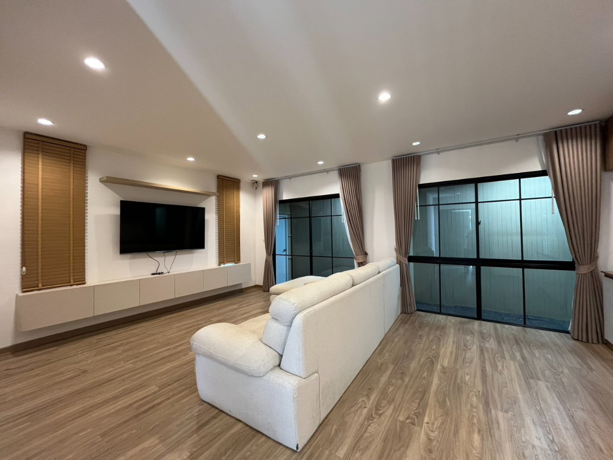 รูป 🏡 Sivarom Park Wongwaen – Pracha Uthit 76 | บ้านเดี่ยว 4 ห้องนอน พื้นที่ 235 ตร.ม. เพียง 35,000 บาท/เดือน! ✨ - รูปที่ 3/28