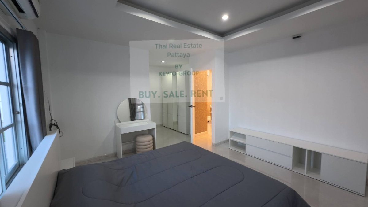 picture 3 Bed 4 Bath detached house with Private pool - 20/23
